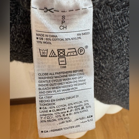 Vintage Upcycled "Obey Propaganda 1989 all city" Grey Shawl Cardigan, Size S. - Picture 10 of 11